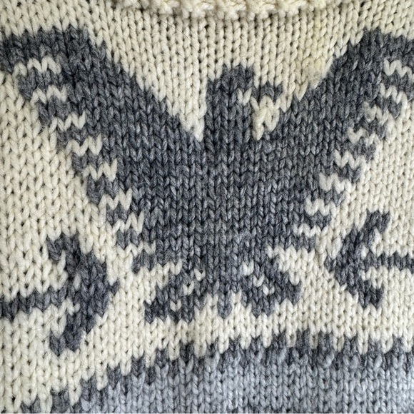 Vintage Handknit Cowichan Style Crewneck Sweater Size Medium - Picture 10 of 11